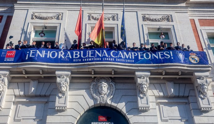 Recepción en Sol al Real Madrid por su victoria en la Champions League