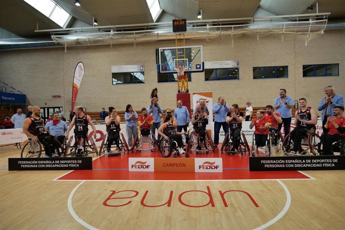 El Amiab Albacete celebra la conquista de la División de Honor de baloncesto en silla de ruedas 23-24