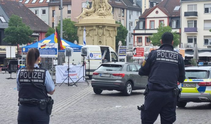 Policía tras un ataque en Mannheim, Alemania