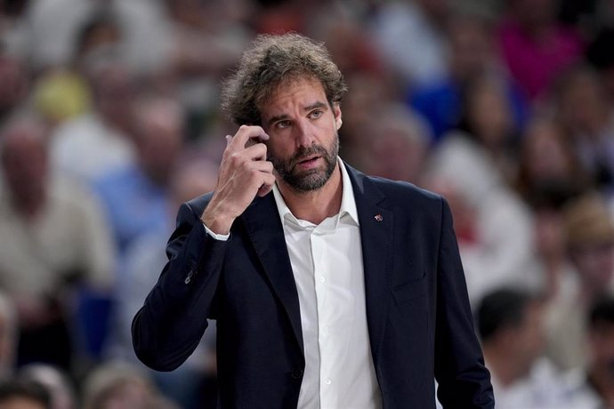 Roger Grimau, head coach of FC Barcelona, looks on during the spanish league, Liga ACB Endesa Semifinal 2, basketball match played between Real Madrid and FC Barcelona at Wizink Center on May 31, 2024 in Madrid, Spain.