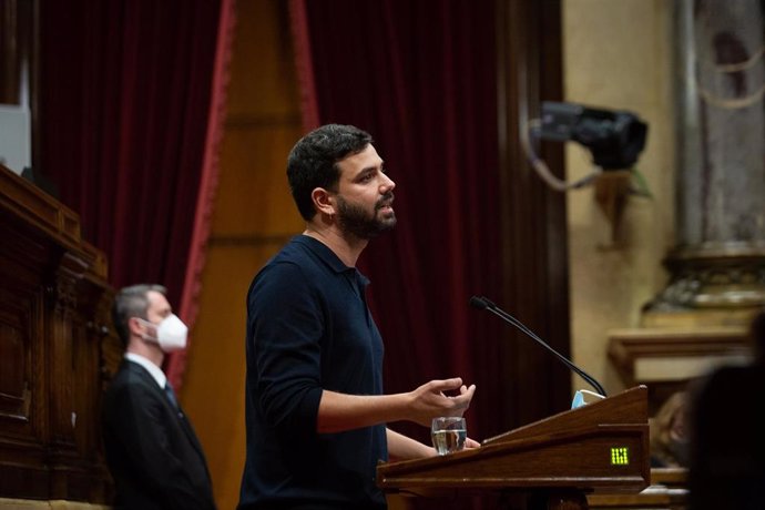 Archivo - El diputado de ERC, Ruben Wagensberg, interviene durante una sesión plenaria en el Parlament de Cataluña, a 19 de octubre de 2021, en Barcelona, Cataluña (España)