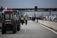 Tractores circulan por Gipuzkoa hacia la frontera con Francia por la eliminación de impuestos
