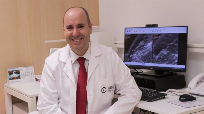 El director del IBCC International Breast Cancer Center-Pangaea Oncology, Javier Cortés