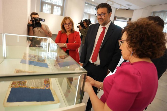 El Consejero De Educación, Cultura Y Deportes Ha Visitado El Archivo Provincial De Albacete.