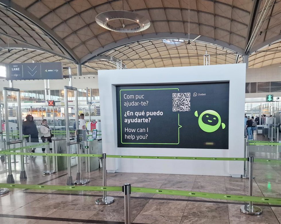 El Aeropuerto de Alicante incorpora un servicio chatbot para reforzar la información a los pasajeros