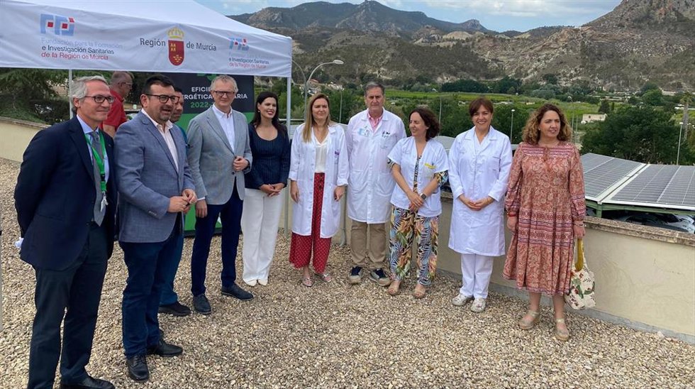 El consejero de salud, Juan José Pedreño, visitó las obras de la nueva instalación solar del hospital de Cieza