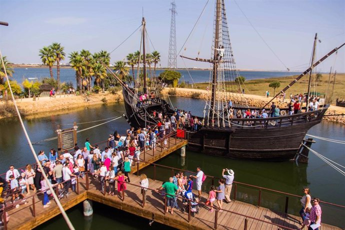 Archivo - Visitas al Muelle de las Carabelas, en la provincia de Huelva.