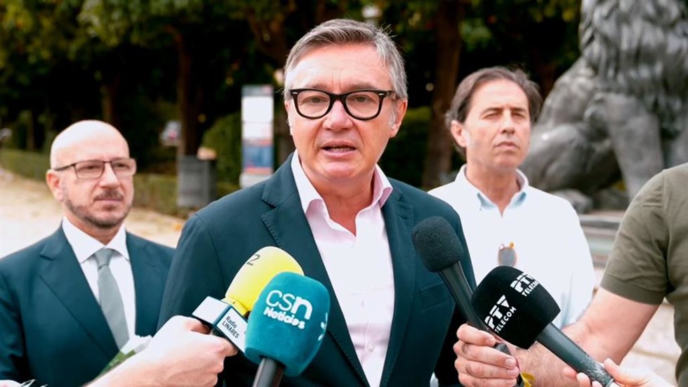 El portavoz de Vox en Andalucía, Manuel Gavira, este lunes en declaraciones a los medios en Linares (Jaén).