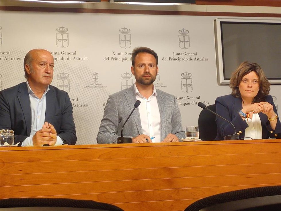 Los diputados del PP Luis Venta, Álvaro Queipo y Beatriz Polledo