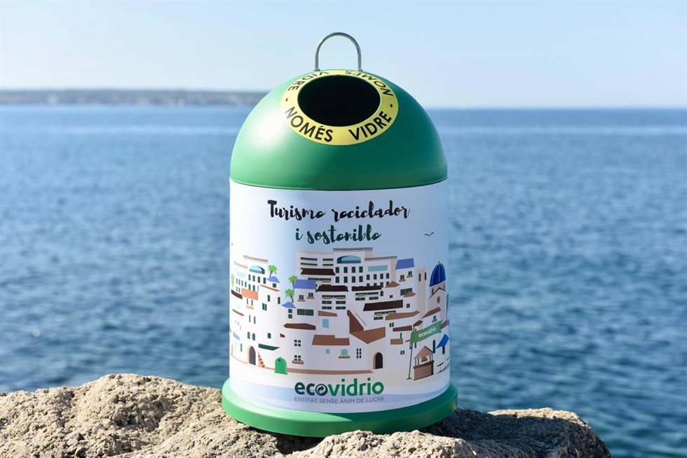 Contenedor de vidrio de la campaña de Banderas Verdes de Ecovidrio.