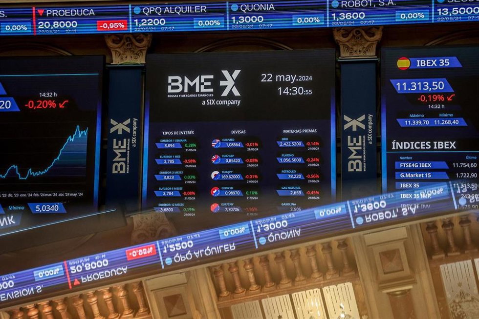 Un panel del Ibex 35, en el Palacio de la Bolsa, a 22 de mayo de 2024, en Madrid (España). 