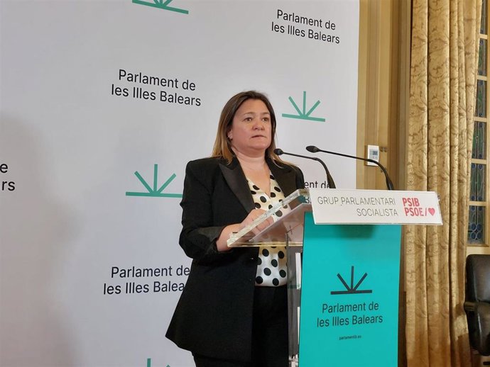 La diputada del PSIB-PSOE Mercedes Garrido, en rueda de prensa