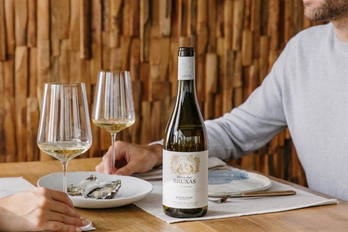 El vino Pazo das Bruxas 2023 de Familia Torres.