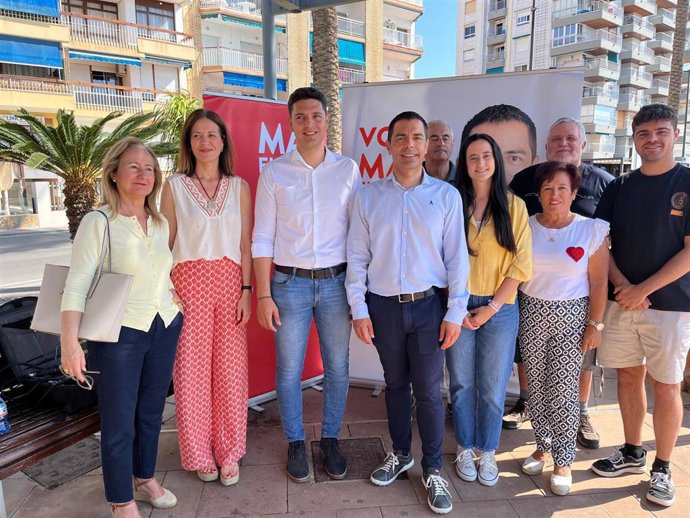 Imagen de la visita del candidato del PSOE a las elecciones europeas, Marcos Ros, a Águilas