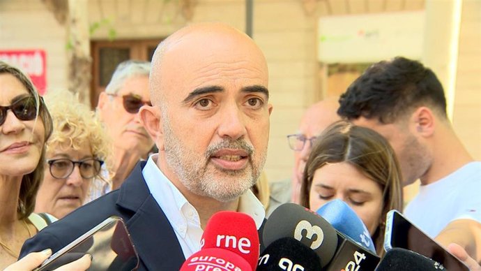 El presidente del PP en el Ayuntamiento de Barcelona, Dani Sirera, en una atención a los medios este 3 de junio