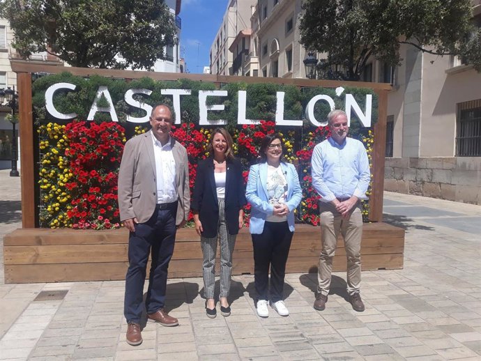 Ana Vázquez junto a Begoña Carrasco, Salvador Aguilella y Óscar Claavell