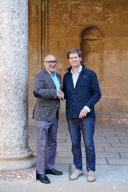 El director del Patronato de la Alhambra y Generalife, Rodrigo Ruiz-Jiménez, y el gerente de la Fundación Rodríguez-Acosta, Íñigo Entrala