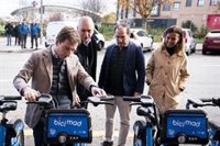 Almeida anima a los madrileños a usar la bicicleta tras el "mejor mes de mayo" de la serie histórica de bicimad