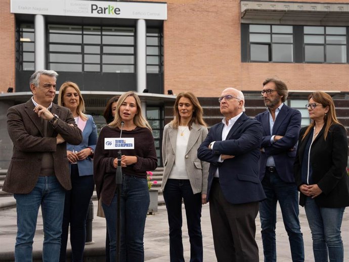 De Andrés ha participado en un acto en el Parque Tecnológico de Álava junto a la vicesecretaria de Movilización y Reto Digital del Partido Popular, Noelia Núñez, y el candidato al Parlamento Europeo Javier Zarzalejos