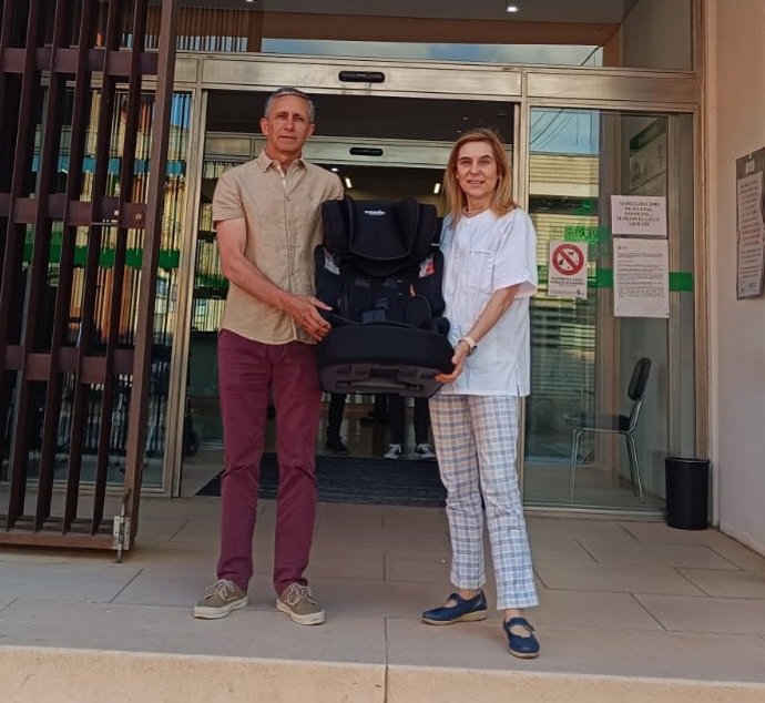 Un total de 16 centros de salud de Extremadura reciben una silla de seguridad para vehículos para el traslado de los hijos de víctimas de violencia de género