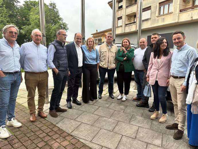 Representantes del PP tras la moción de censura de Voto