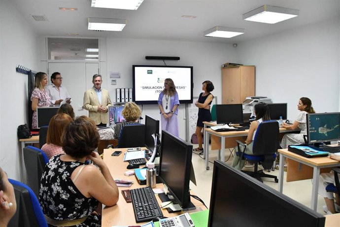 El Ayuntamiento ha clausurado este lunes el curso de 'Gestión Administrativa con Simulación de Empresas'.