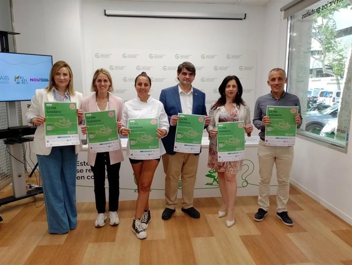 Doctora Lía Fabiano; la edil de Participación Ciudadana de Cort, Lourdes Roca; la chef de Ascaib, Gabriela Oliva; el presidente de la Asociación en Baleares, José Reyes; UNED Baleares, Judit Vega; y el director gerente de la Fundación Asima, Toni Monjo.
