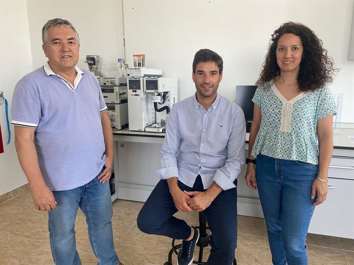 Los investigadores Ángel Galán, Eulogio Castro y María del Mar Contreras.