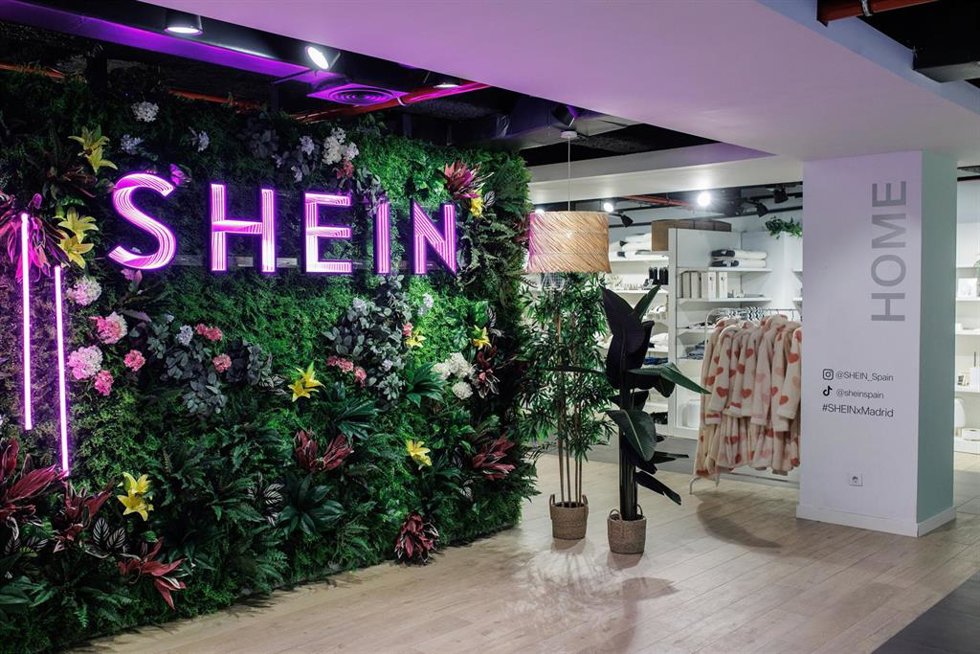 Archivo - Letrero de Shein durante su inauguración, en el ABC Serrano, a 26 de abril de 2024, en Madrid (España).
