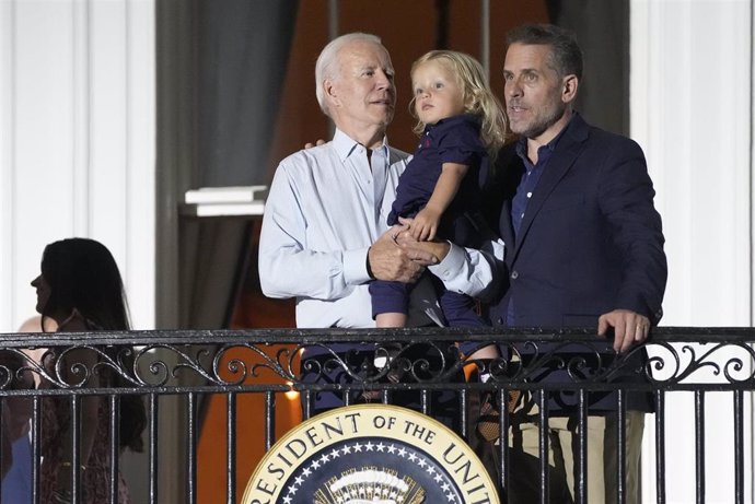 Archivo - El presidente de Estados Unidos, Joe Biden, y su hijo, Hunter Biden.