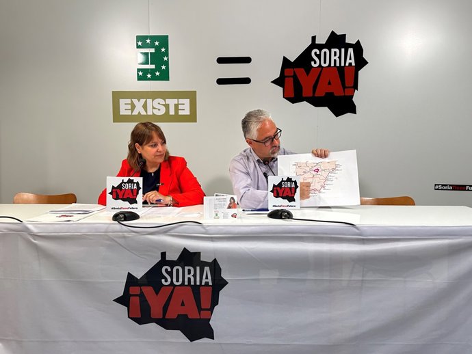 Vanessa García y Carlos Vallejo durante la rueda de prensa.