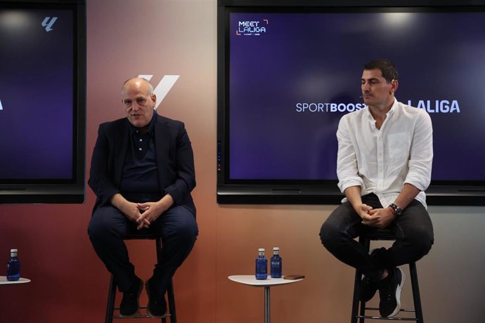 Archivo - Javier Tebas, presidente de LaLiga, e Iker Casillas, fundador de SportBoost, durante las jornada 'MEET LALIGA'.