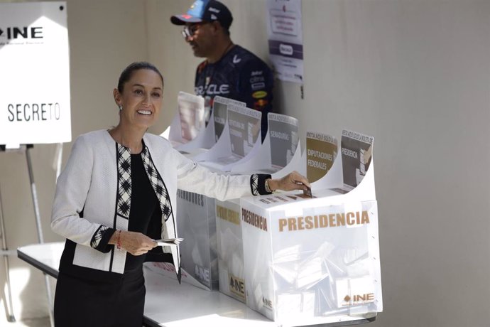 Claudia Sheinbaum vota en las elecciones presidenciales de México