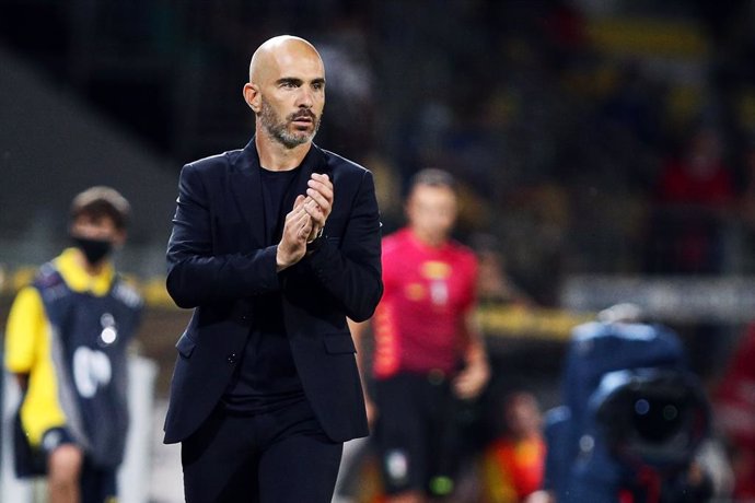 Archivo - Enzo Maresca head coach of Parma applauds during the Italian championship Serie B BKT football match between Frosinone Calcio and Parma Calcio on August 20, 2021 at Benito Stirpe stadium in Frosinone, Italy - Photo Federico Proietti / DPPI