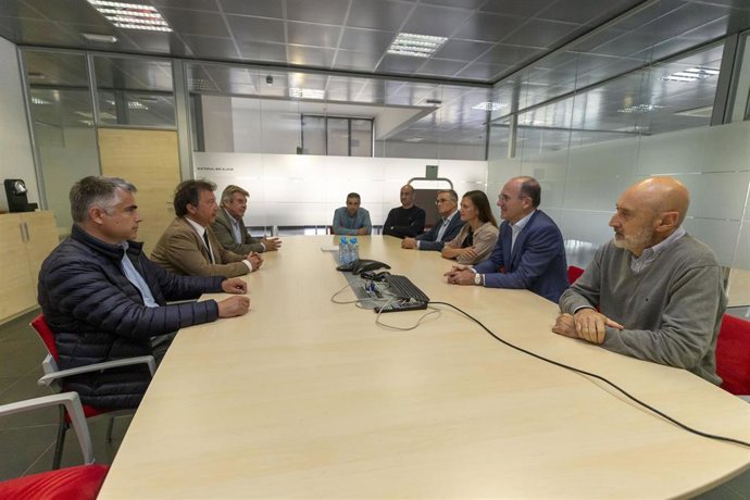 El Consejero De Medio Rural, Pablo Palencia Visita La Central De Biomasa Del Grupo Armando Álvarez