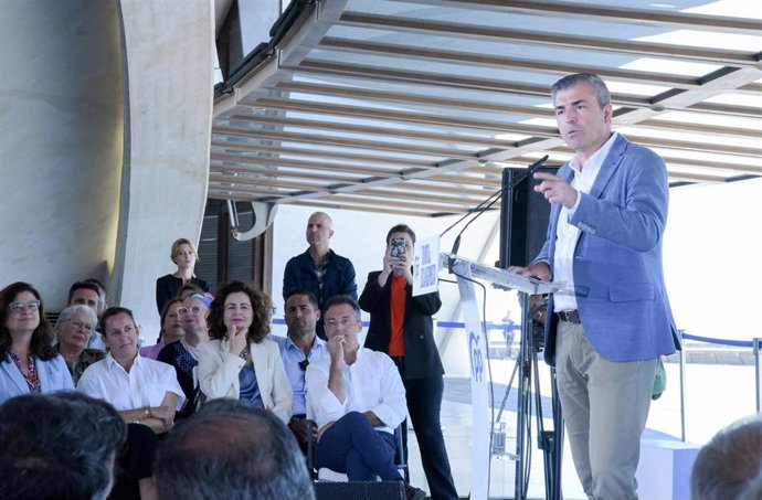 El presidente del PP de Canarias, Manuel Domínguez, interviene durante un mitin, a 3 de junio de 2024, en Santa Cruz de Tenerife, Tenerife, Canarias (España)