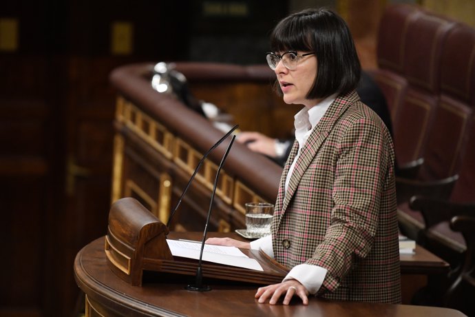 La diputada de Sumar En Comú Podem, Julia Boada, durante una sesión plenaria, en el Congreso de los Diputados, a 19 de marzo de 2024, en Madrid (España). El 'caso Koldo' vuelve, por tercera semana consecutiva, a ser protagonista del Pleno del Congreso.