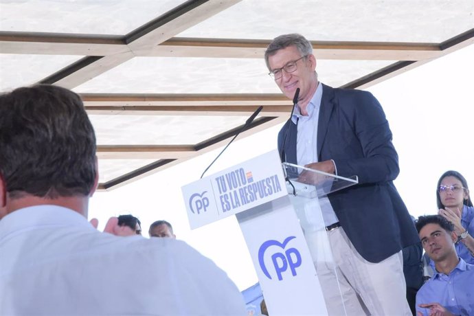 El presidente del PP, Alberto Núñez Feijóo, en un mitin en Tenerife en la campaña de las elecciones europeas