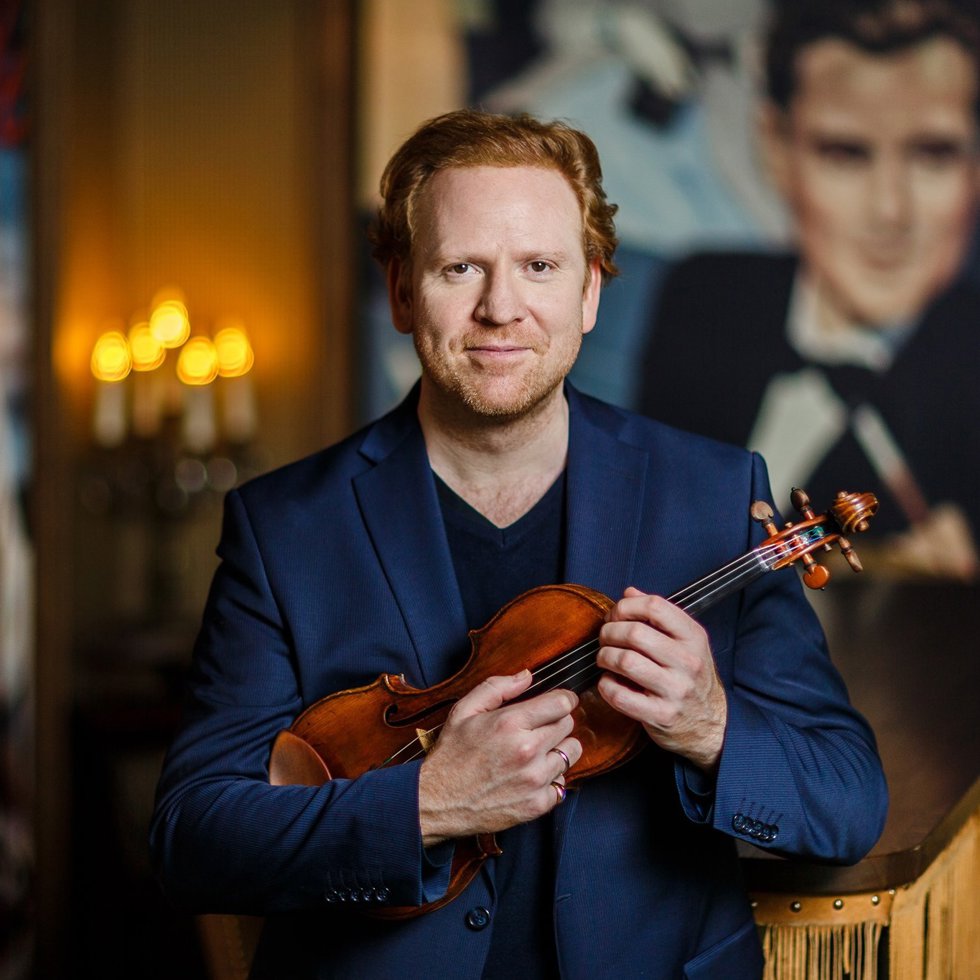 El polifácetico violinista y director británico Daniel Hope.