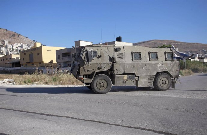 Un tanque israelí cerca del campo de refugiados de Balata, en la ciudad cisjordana de Nablús