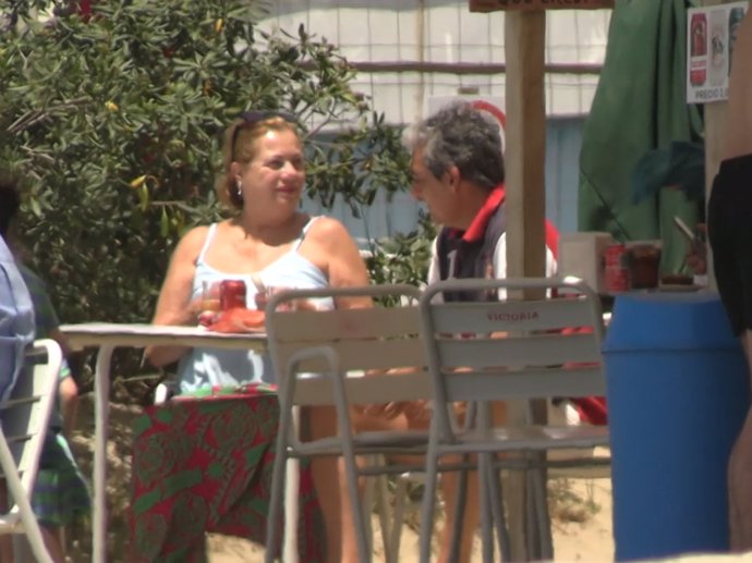 Mayte Zaldívar y Fernando Marcos se dejan ver en un chiringuito de playa en Marbella