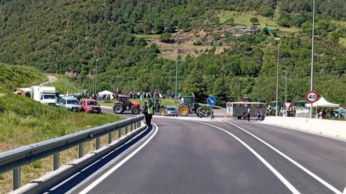 Bloqueo del acceso a Andorra por parte de los agricultores catalanes