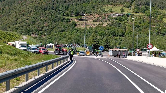Bloqueig de l'accés a Andorra per part dels agricultors catalans