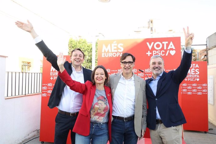 Los candidatos  a las elecciones europeas Javi López y Leire Pajín; el líder del PSC, Salvador Illa, y el alcalde de Barcelona, Jaume Collboni, en un acto del PSC en Barcelona