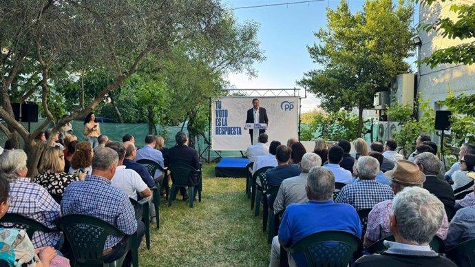 Raúl de la Hoz interviene en el acto organizado hoy en Trabazos