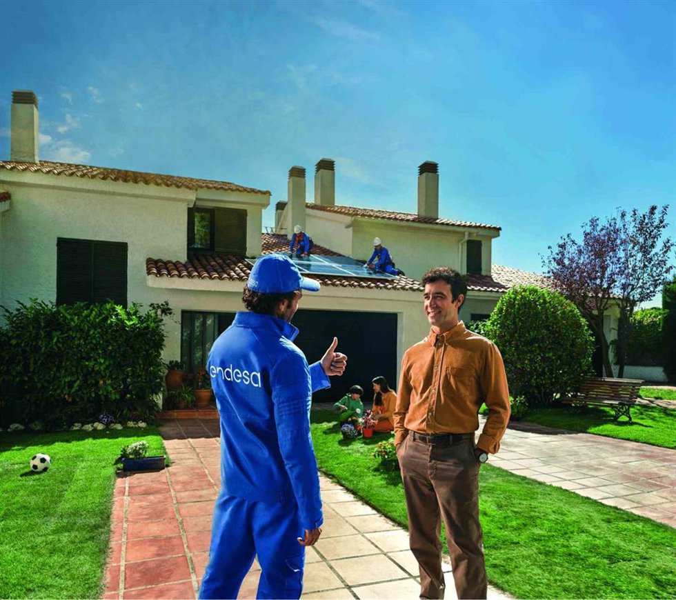 Endesa lanza 'Formidable Solar', una oferta que ofrece 3 años de consumo de luz gratis al contratar placas solares y la tarifa eléctrica