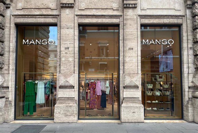 Tienda de Mango en la galería Alberto Sordi de Roma