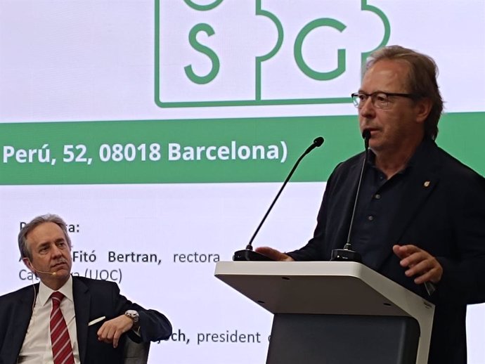 El president de la Cambra de Barcelona, Josep Santacreu, durant la conferència