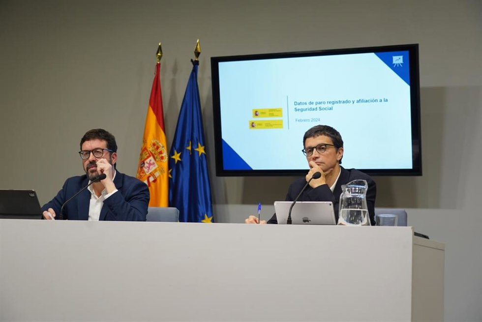 Archivo - Los secretarios de Estado de Trabajo, Joaquín Pérez Rey, y de Seguridad Social y Pensiones, Borja Suárez, en la presentación de los datos de paro registrado y de afiliación.
