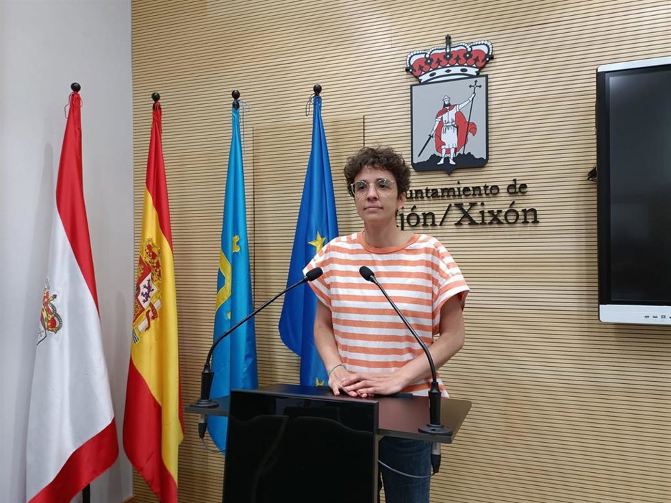 Rueda de prensa de la concejala de IU - Más País - IAS en el Ayuntamiento de Gijón Noelia Ordieres.